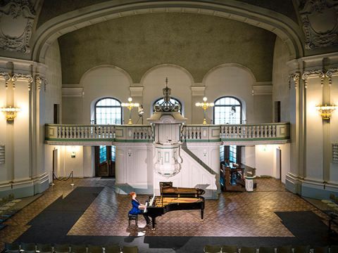 Solo pianist Yuliya Drogalova plays in the French Cathedral